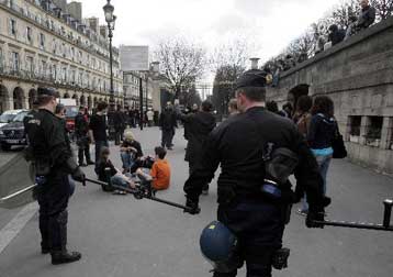 Κίνδυνος τρομοκρατίας στην Γαλλία την περίοδο των εκλογών, γράφει η αραβική Al-Hayat