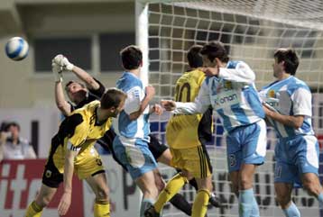 Η ΑΕΚ αποχαιρέτησε τον τίτλο στο «Παγκρήτιο», στο «μηδέν» Πανιώνιος με Αρη