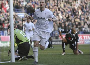 Η Αρσεναλ γκρέμισε τα όνειρα της Γουίγκαν, βήμα προς Champions League έκανε η Μπόλτον