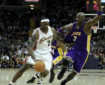 Με νίκη κόντρα στους Σίξερς συνεχίζουν το σερί οι Μάβερικς