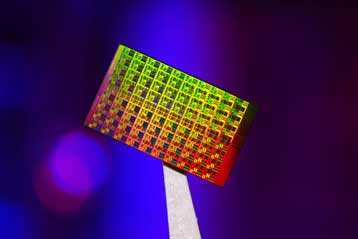 Πειραματικό «υπερτσίπ» με 80 πυρήνες παρουσίασε η Intel