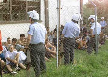 Στον εισαγγελέα τρεις κρατούμενοι που απέδρασαν από το Τμήμα Αλλοδαπών