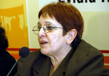 Εξευτελιστικές οι αυξήσεις στους συνταξιούχους, λέει η Αλέκα Παπαρήγα