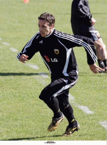 Με Ζούλιο Σέζαρ και Καφέ ετοιμάζει ο Φερέρ την ΑΕΚ εν όψει Παρί Σεν Ζερμέν