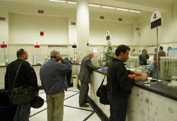 Έρχεται «φρένο» στους καταχρηστικούς όρους των τραπεζικών προϊόντων