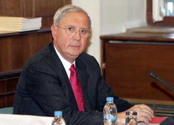 Ευέλικτες εργασιακές σχέσεις και συγκράτηση μισθών ζητεί η Τράπεζα της Ελλάδος