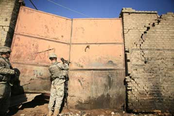 Τουλάχιστον 18 νεκροί από επίθεση αυτοκτονίας κοντά σε πανεπιστήμιο της Βαγδάτης