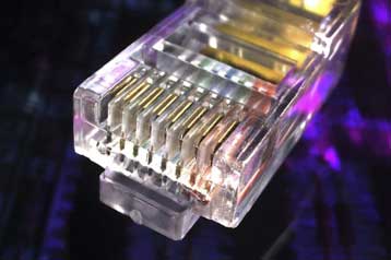 Υψηλές τιμές, χαμηλή απήχηση για την ευρυζωνικότητα στην Ελλάδα