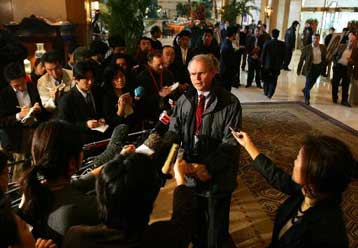 «Ναι» με ανταλλάγματα είπε η Β.Κορέα στη διακοπή του πυρηνικού της προγράμματος