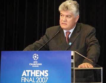 Πρόταση ανανέωσης στον Ρεχάγκελ έως το 2010 έχει κάνει ο Γκαγκάτσης