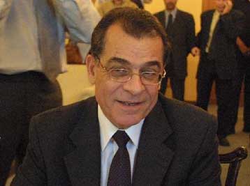 Επίθεση του διοικητή της κυπριακής κεντρικής τράπεζας στη διοίκηση της Κύπρου