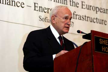 Ενίσχυση των ελληνοβουλγαρικών οικονομικών σχέσεων ζήτησε ο Κάρολος Παπούλιας