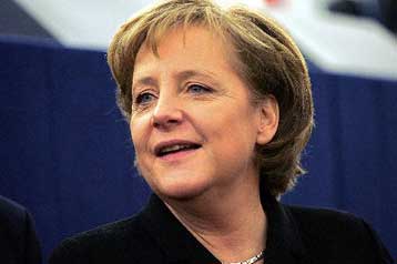 Για αγώνα με στόχο την κύρωση του Ευρωσυντάγματος δεσμεύεται η Μέρκελ