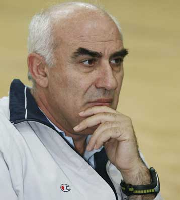 Ο Χαριτωνίδης χαρακτηρίζει τους διεθνείς ευθυνόφοβους, χωρίς αθλητική προσωπικότητα