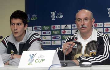 Όρεξη και επιθυμία ζητά ο Φερέρ από τους παίκτες της ΑΕΚ κόντρα στην Παρί Σεν Ζερμέν