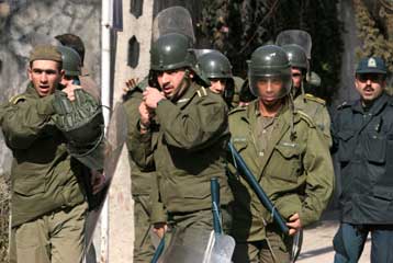 Έντεκα νεκροί από επίθεση κατά οχήματος των Φρουρών της Επανάστασης του Ιράν