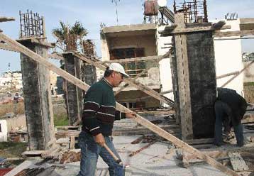 Οι αυξήσεις στις αμοιβές των μηχανικών αυξάνουν το κόστος των νέων οικοδομικών αδειών