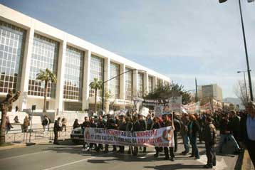 Boλές κατά πάντων από τον Γ.Σανιδά στην αρνητική εισήγησή του για τους συμβασιούχους