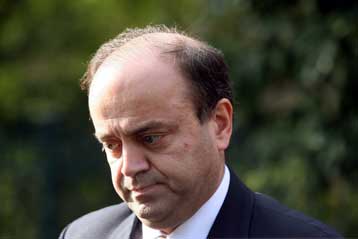 «Νοικοκύρεμα» ή παύση, προειδοποιεί τις διοικήσεις των ταμείων ο Σ.Τσιτουρίδης