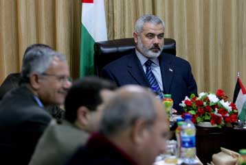 Εντολή σχηματισμού νέας κυβέρνησης έλαβε ο παραιτηθείς Παλαιστίνιος πρωθυπουργός