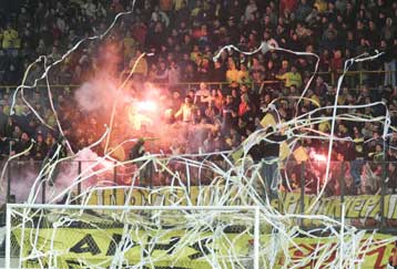 Ψυχολογική «ένεση» στους παίκτες του Αρη από 300 οπαδούς στο «Βικελίδης»