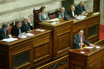 Συνεχίστηκε στην Ολομέλεια της Βουλής η συζήτηση για τη συνταγματική αναθεώρηση