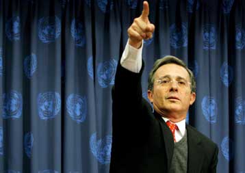 Συλλήψεις πολιτικών στην Κολομβία για χρηματοδότηση των «ταγμάτων θανάτου»