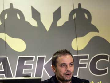 Με Φερέρ για τέσσερα χρόνια και Ντέμη στη θέση του συνεχίζει η ΑΕΚ