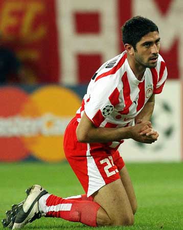 Στην Αθήνα ο Κωνσταντίνου, αποφασισμένος να αποφύγει το.. νυστέρι