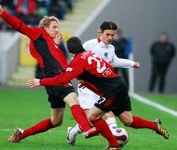 Η Σάλκε έχασε την ευκαιρία να αυξήσει τη διαφορά από τους διώκτες της