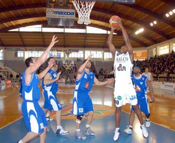 Νίκησε ο Απόλλωνας αλλά δεν κάλυψε τη διαφορά από το Αιγάλεω