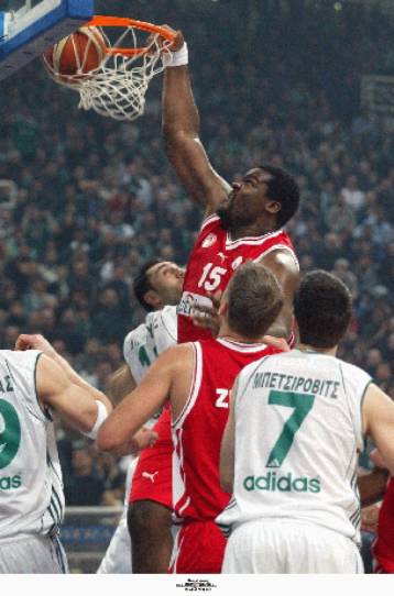 Ο Ολυμπιακός έφυγε νικητής από το ΟΑΚΑ και οι Γκέρσον, Ομπράντοβιτς αγκαλιασμένοι