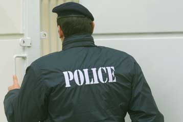 Μεταμφιεσμένοι ληστές διέρρηξαν κατοικία στη Φιλοθέη