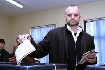 Προβλήματα διαπιστώνουν στις δημοτικές εκλογές της Αλβανίας ΕΕ και ΟΑΣΕ