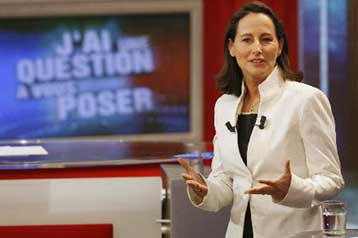Η Σεγκολέν Ρουαγιάλ προσεγγίζει την Αριστερά και «ανακαινίζει» το επιτελείο της
