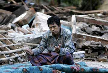 Ισχυρός σεισμός στην ανατολική Ινδονησία προκάλεσε φόβους για τσουνάμι