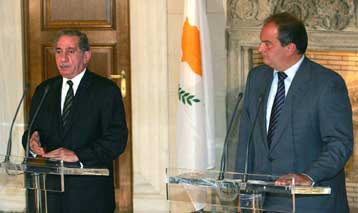 Με δείπνο στη Ραφήνα υποδέχθηκε ο πρωθυπουργός τον Κύπριο πρόεδρο