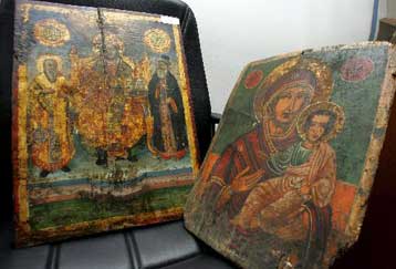 Συνελήφθησαν αρχαιοκάπηλοι με κατάστημα… εκκλησιαστικών ειδών κοντά στη Μητρόπολη