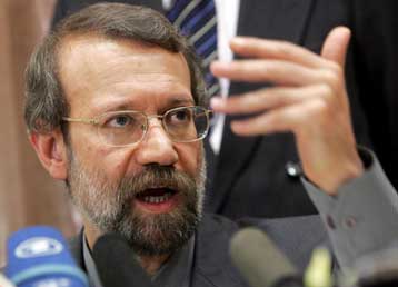 Να προσέλθουν σε διαπραγματεύσεις Ιράν-Δύση για τα πυρηνικά, ζητά ο Λαριτζανί