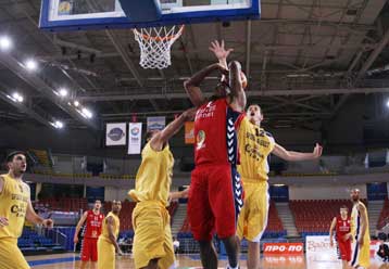 Στην οκτάδα ο Πανιώνιος και περιμένει την Χιρόνα, αντίο με ήττα για το Μαρούσι
