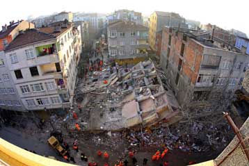 Δύο νεκροί από κατάρρευση πενταώροφου κτιρίου στην Κωνσταντινούπολη