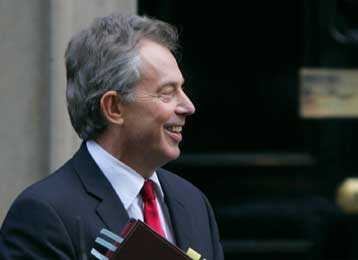 Χρονοδιάγραμμα σταδιακής αποχώρησης από το Ιράκ ανακοινώνει ο Τόνι Μπλερ