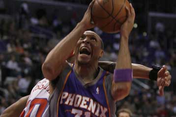 Νίκη για τους Σανς επί των Κλίπερς στον αγώνα του Λος Αντζελες