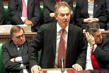 Μείωση των βρετανικών δυνάμεων στο Ιράκ ανήγγειλε ο Τόνι Μπλερ