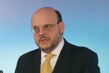 Η μόνη πηγή χρηματοδήτησης των ΑΕΙ είναι κρατική, απαντά η κυβέρνηση