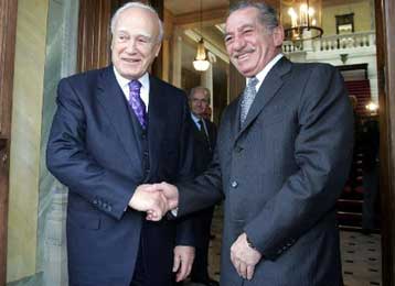 Η Κύπρος μπορεί να λαμβάνει πρωτοβουλίες, δηλώνει η κυβέρνηση για τα πετρέλαια