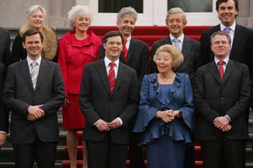 Ορκίστηκε η νέα κυβέρνηση με επικεφαλής τον Γ.Π.Μπαλκένεντε στην Ολλανδία