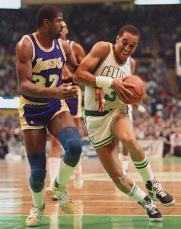 Κεραυνός εν αιθρία στο ΝΒΑ ο αιφνίδιος χαμός του 52χρονου Ντένις Τζόνσον