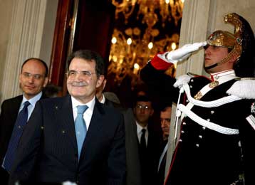 Στη Βουλή για ψήφο εμπιστοσύνης παρέπεμψε τον Ρομάνο Πρόντι ο Ιταλός πρόεδρος