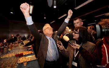 Την ψήφο των Γάλλων ζητά ο ηγέτης της Ακροδεξιάς Ζαν Μαρί Λεπέν